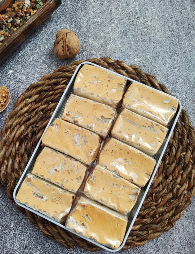 نوقا گردویی